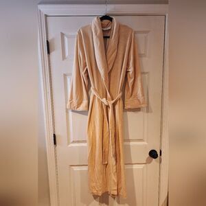 Saks Fifth Avenue vintage Diamond Tea cream colored robe